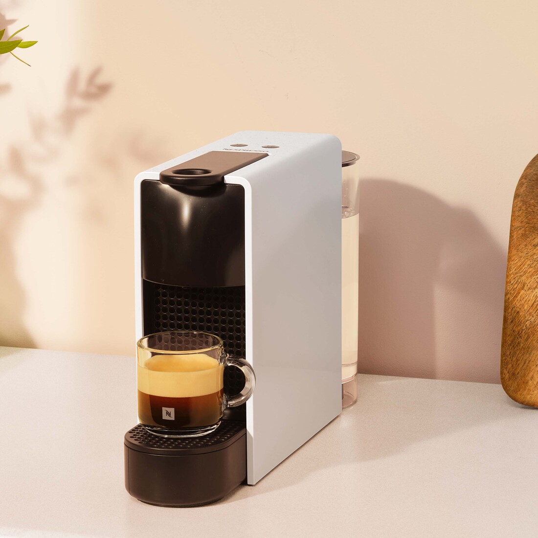 NESPRESSO HQ WEB MACHINEPDP25 ORG IMG OTHERS CV ORIGINAL 1X1 OL 25 3 4 VIEW ESSENZA MINI C SILVER