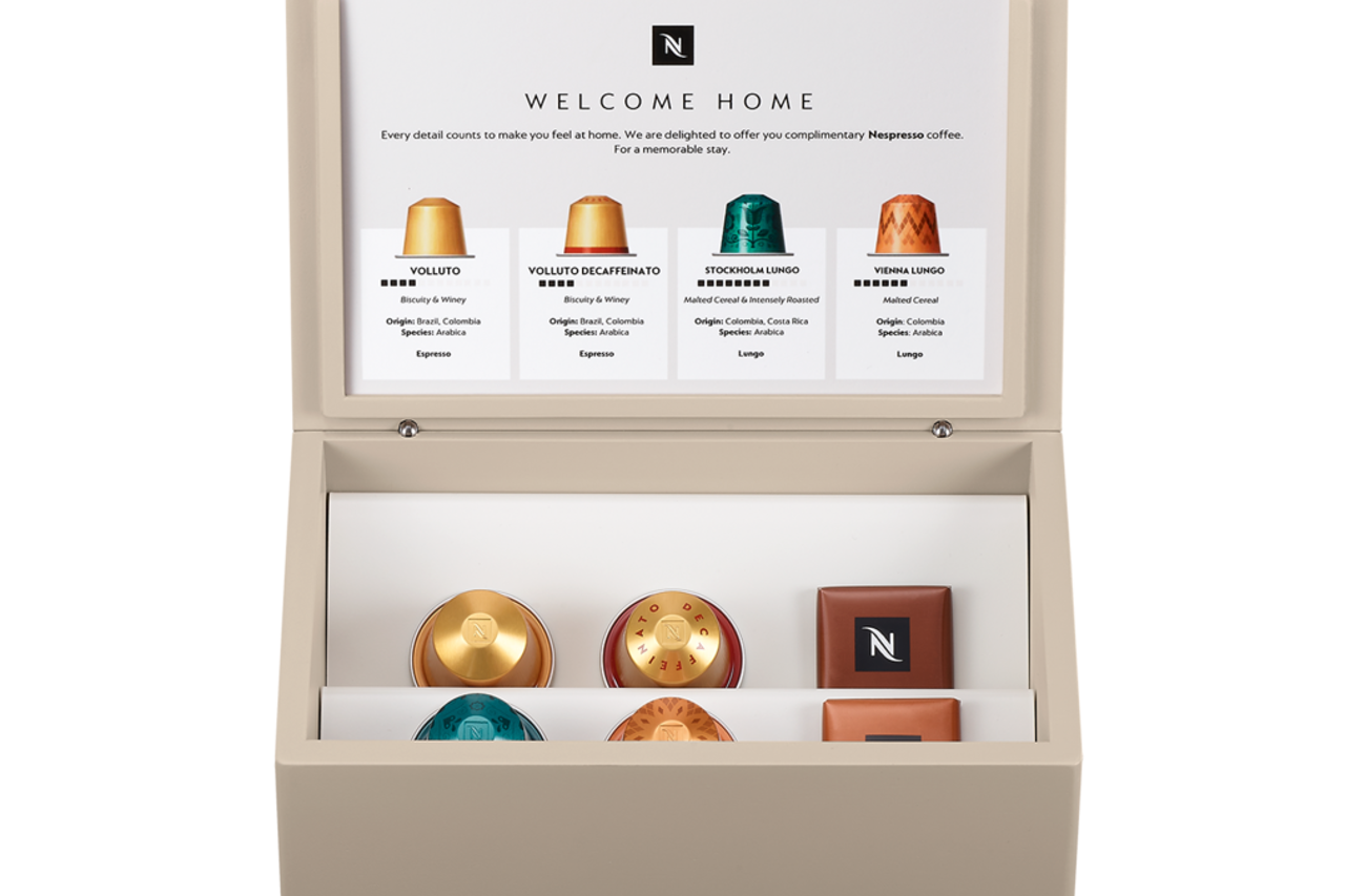 WW ALL OL Hotel Box Front 01 Transpbg 25 XX