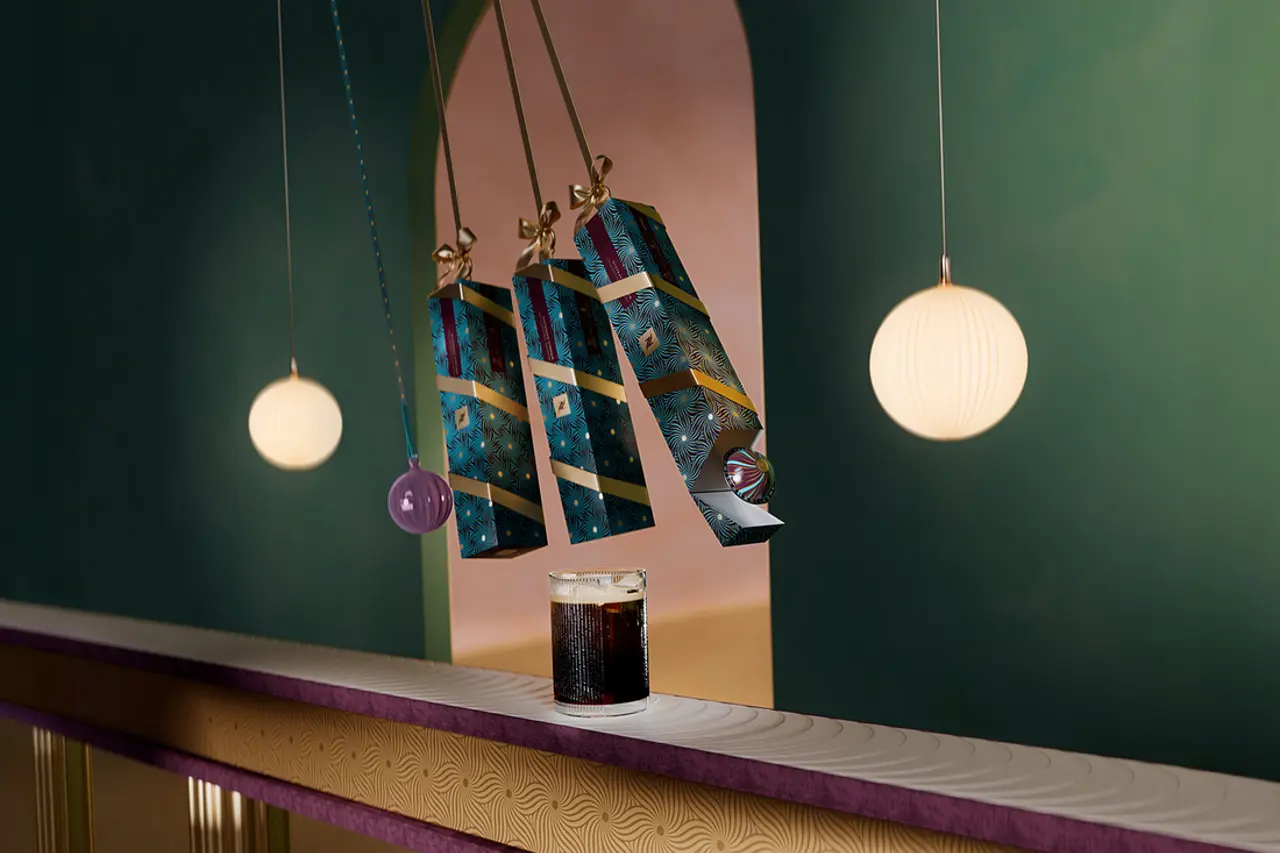 NESPRESSO NL IG FESTIVE25 PAID IMG FEED DOUBLE ESPRESSO VL 4By5 VL 25