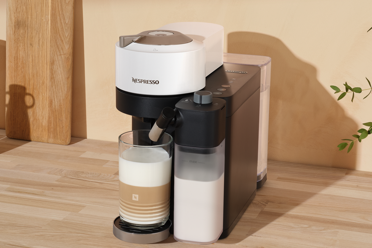 Vertuo Lattissima White WW Econtent Lifestyle Front3q Image 1X1 Perpetuity